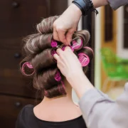 تسريحة شعر مرفوعة